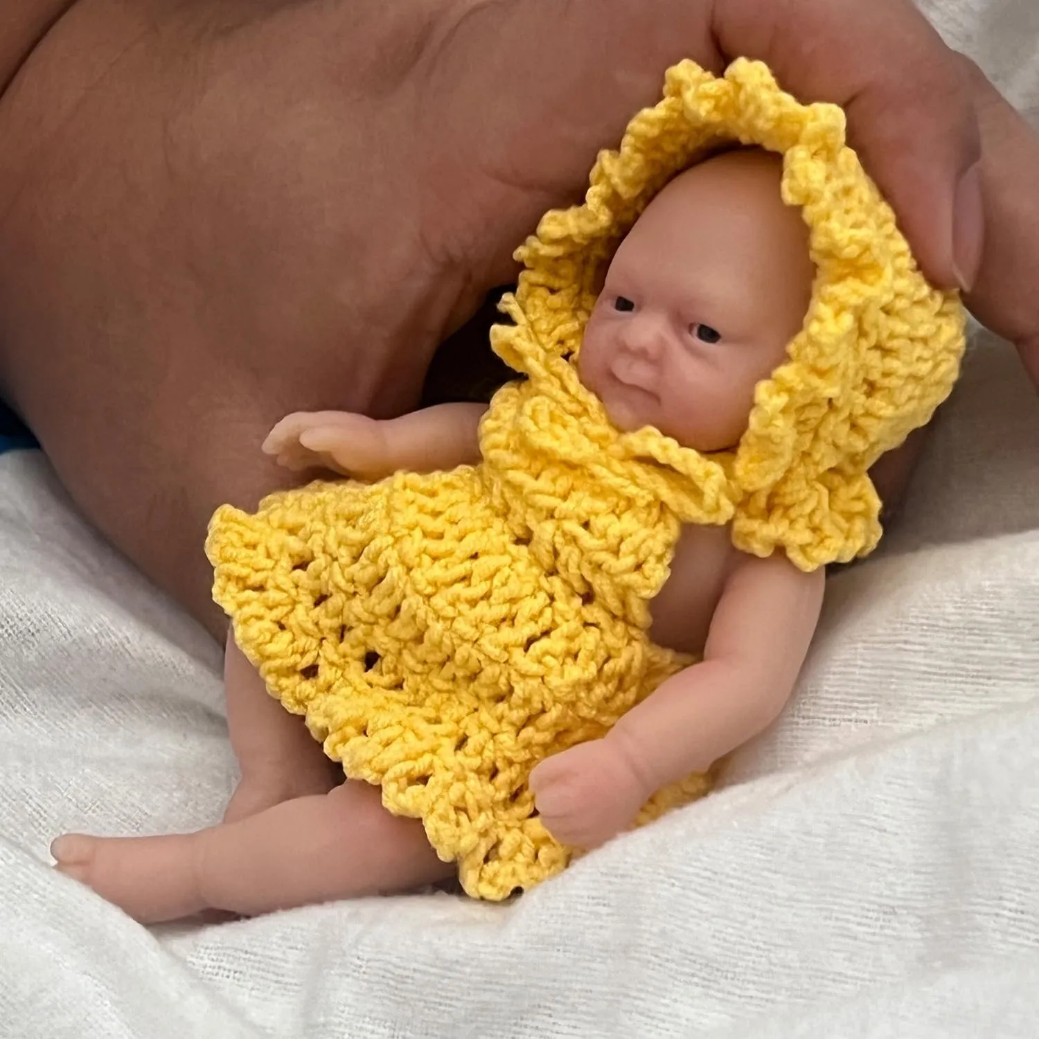 4.5" Silicone Baby Girl,Mini Reborn Baby Dolls, Tiny Silicone Baby Dolls, Mini Realistic Newborn Baby Dolls Silicone Full Body Stress Relief with Feeding Accessories（Yellow）