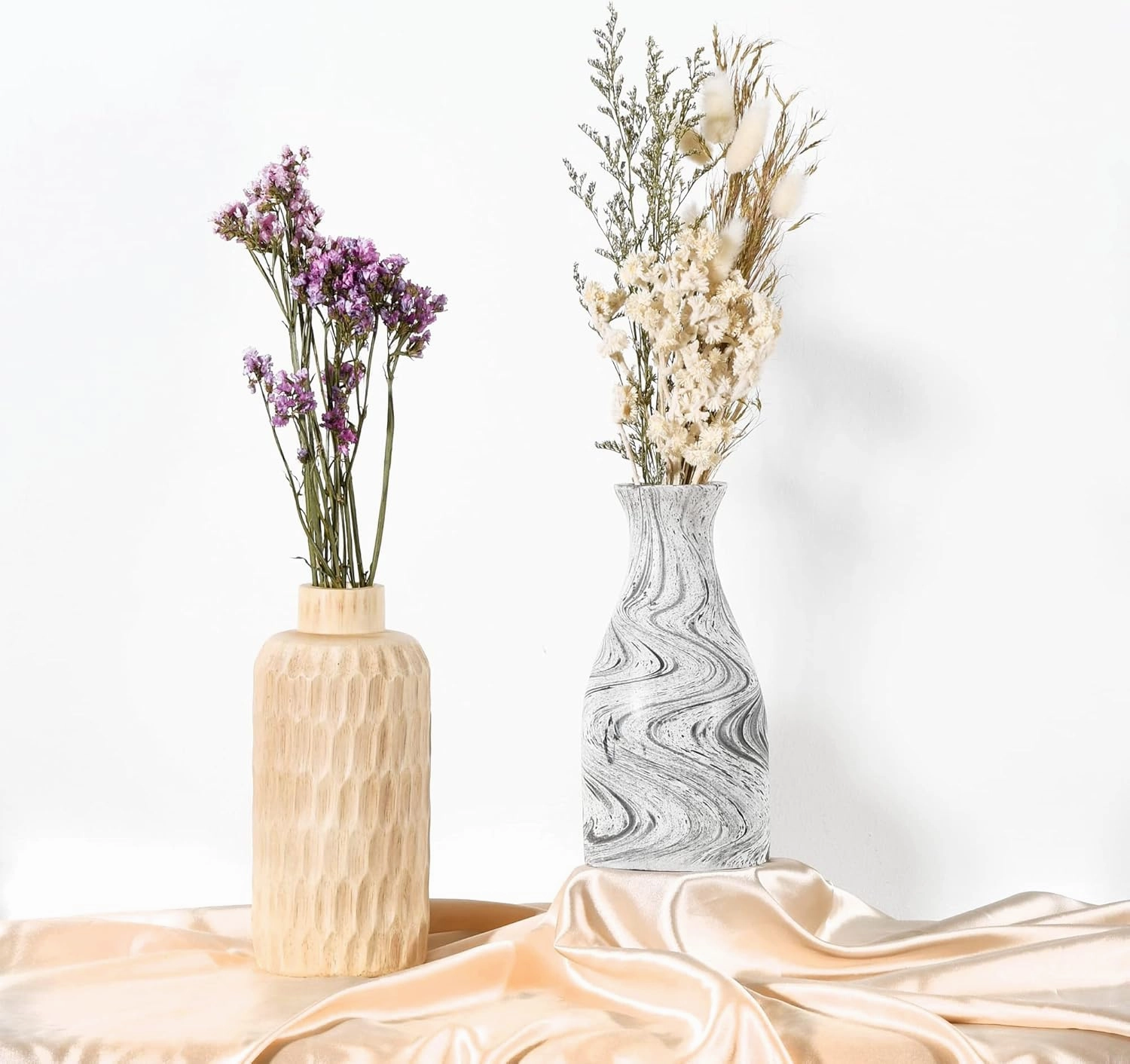 AeraVida Natural Brown Stain Mango Tree Wood Bottle Shaped Slim Vase for Flower, 8 inches (White-Black)