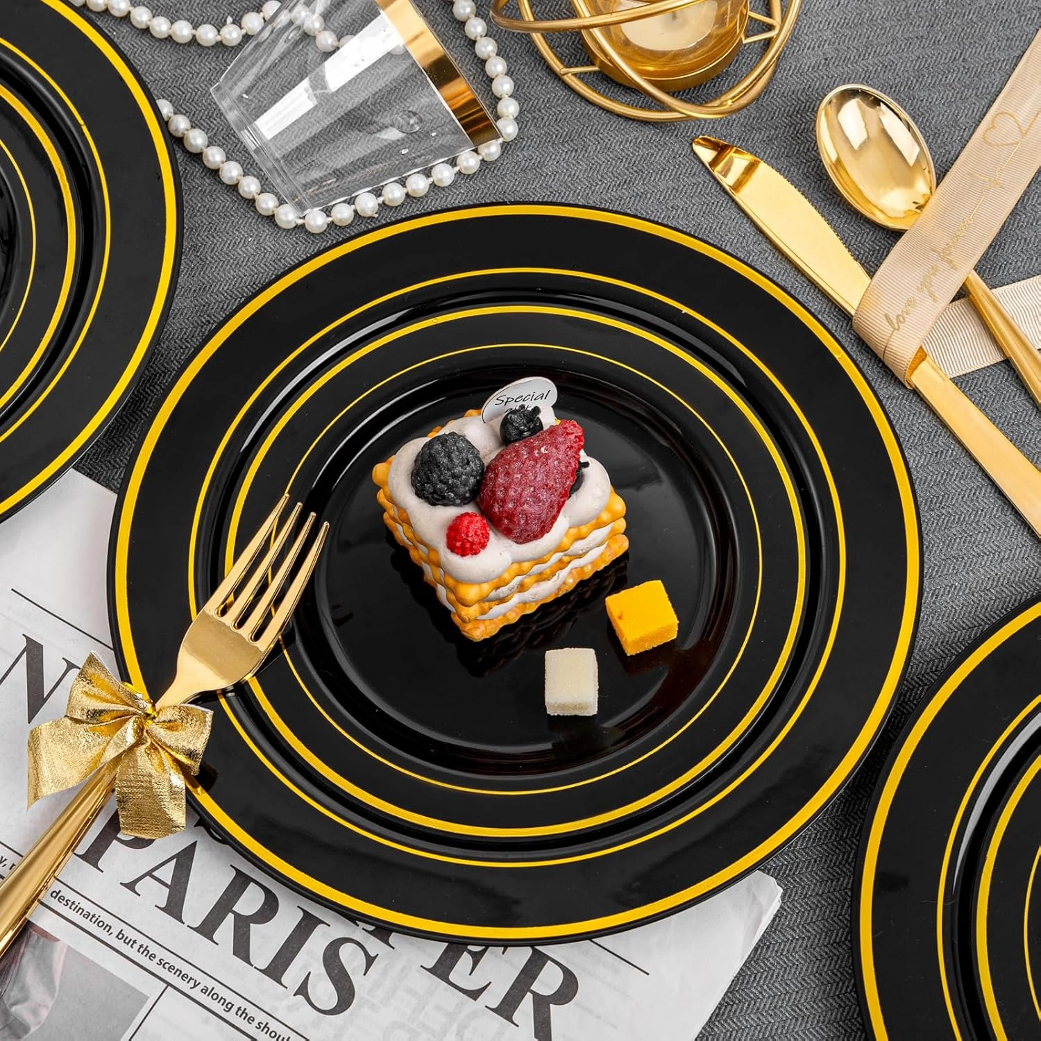 bUCLA 150 Pieces Black and Gold Disposable Dinnerware Set - 25 Guests Black Gold Plastic Plates Include 25 Dinner & 25 Dessert Plates, 25 Spoons, 25 Forks, 25 Knives, 25 Cups for Party