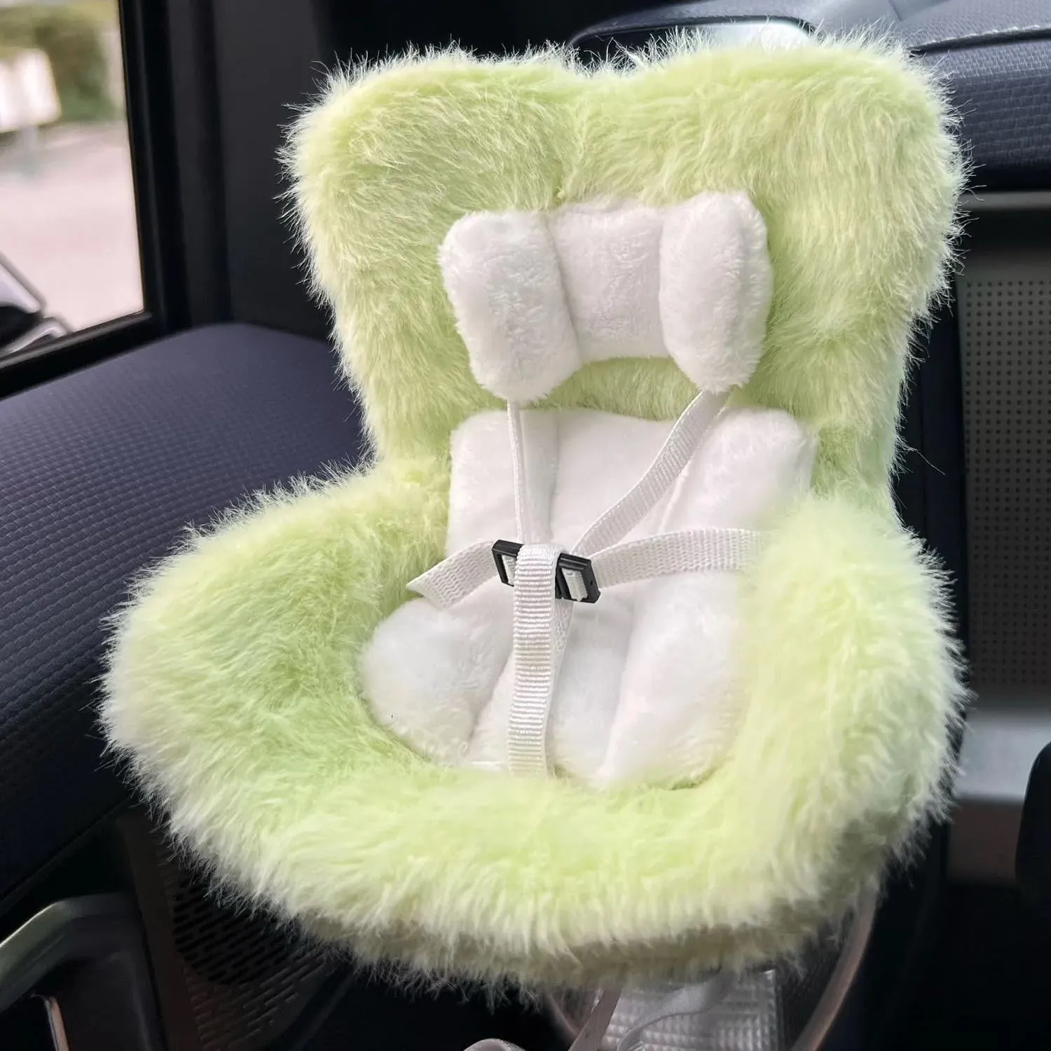 Car Seat for Dolls with Soft Furry Cushion for 10-17cm Dolls, Accessories Car Seat for Doll, Air Vent Clip and Desktop Stand, Cute and Functional Car Ornament for Doll Fans and Collectors (Green)