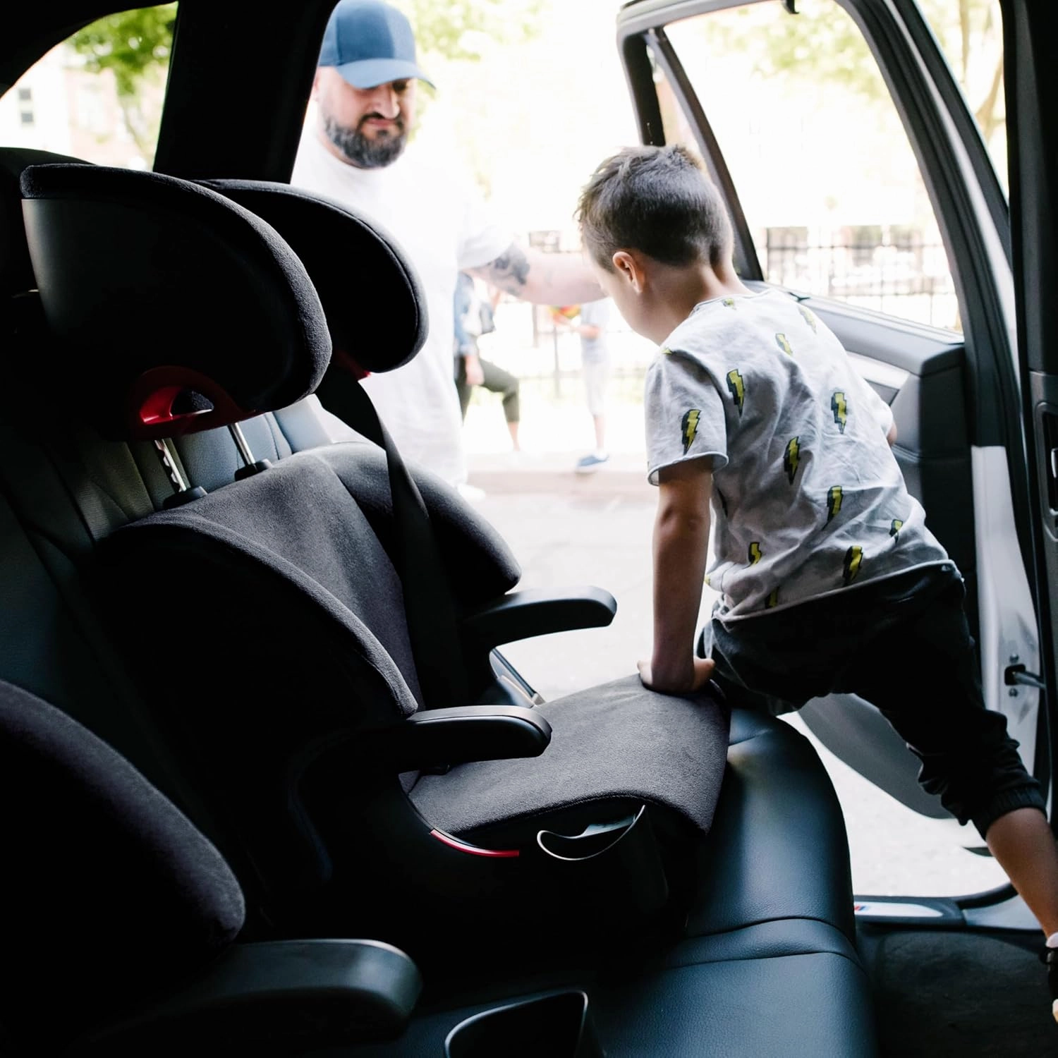 Clek Oobr High Back Booster Seat with Adjustable Headrest, Reclining Design, and Rigid Latch System (Pitch Black)