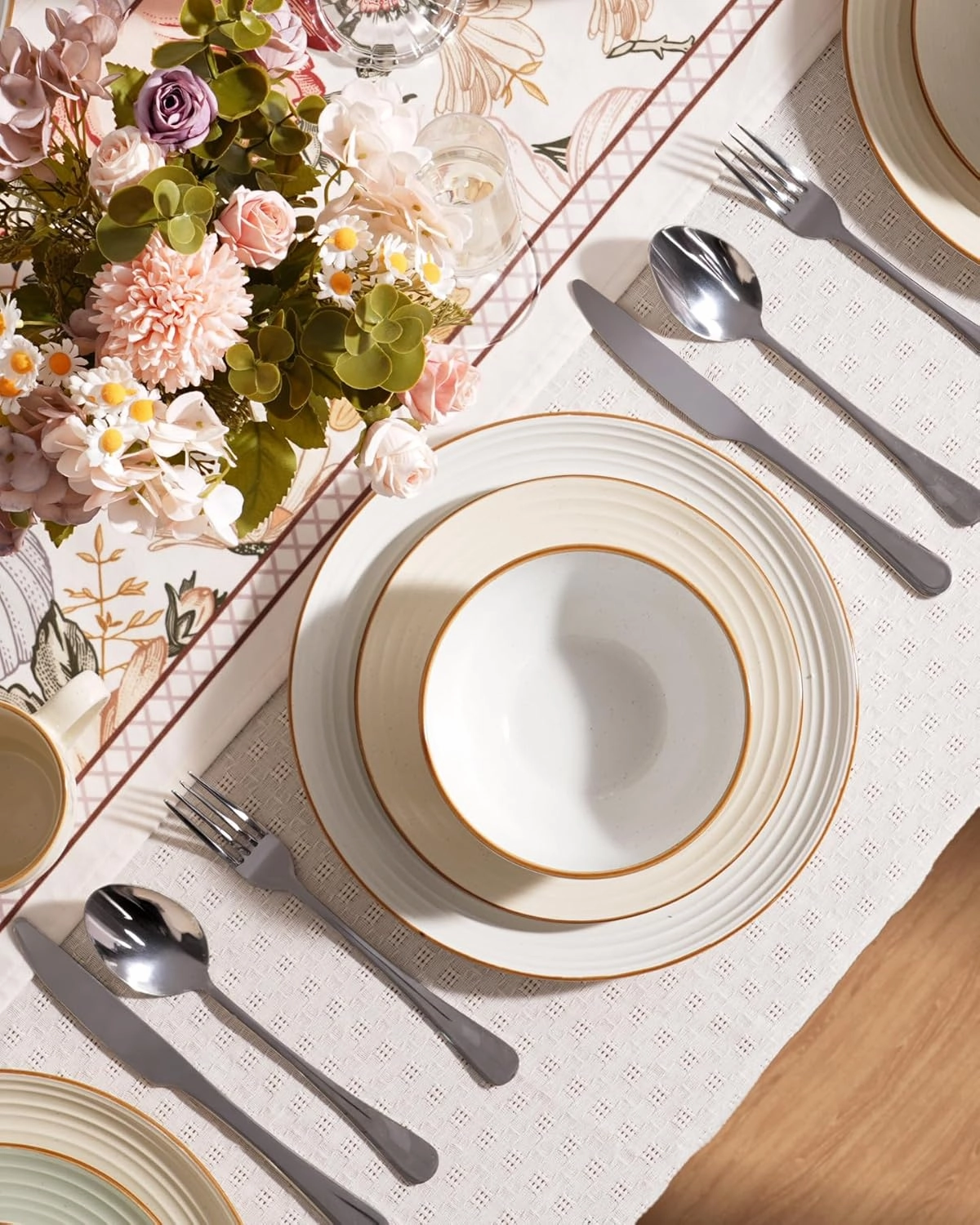 Famiware Jupiter Dinnerware Set, Plates and Bowls Dish Sets for 4 (12 Pieces), Microwave and Dishwasher Safe Stoneware Tableware, Chip and Scratch Resistant, Light Blue