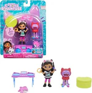 Gabby's Dollhouse 6062027-1 Gabby‘s Dollhouse, Kitty Karaoke Set mit 2 Spielzeugfiguren, 2 Zubehörteilen, Überraschungsbox und Möbelstück, Kinderspielzeug
