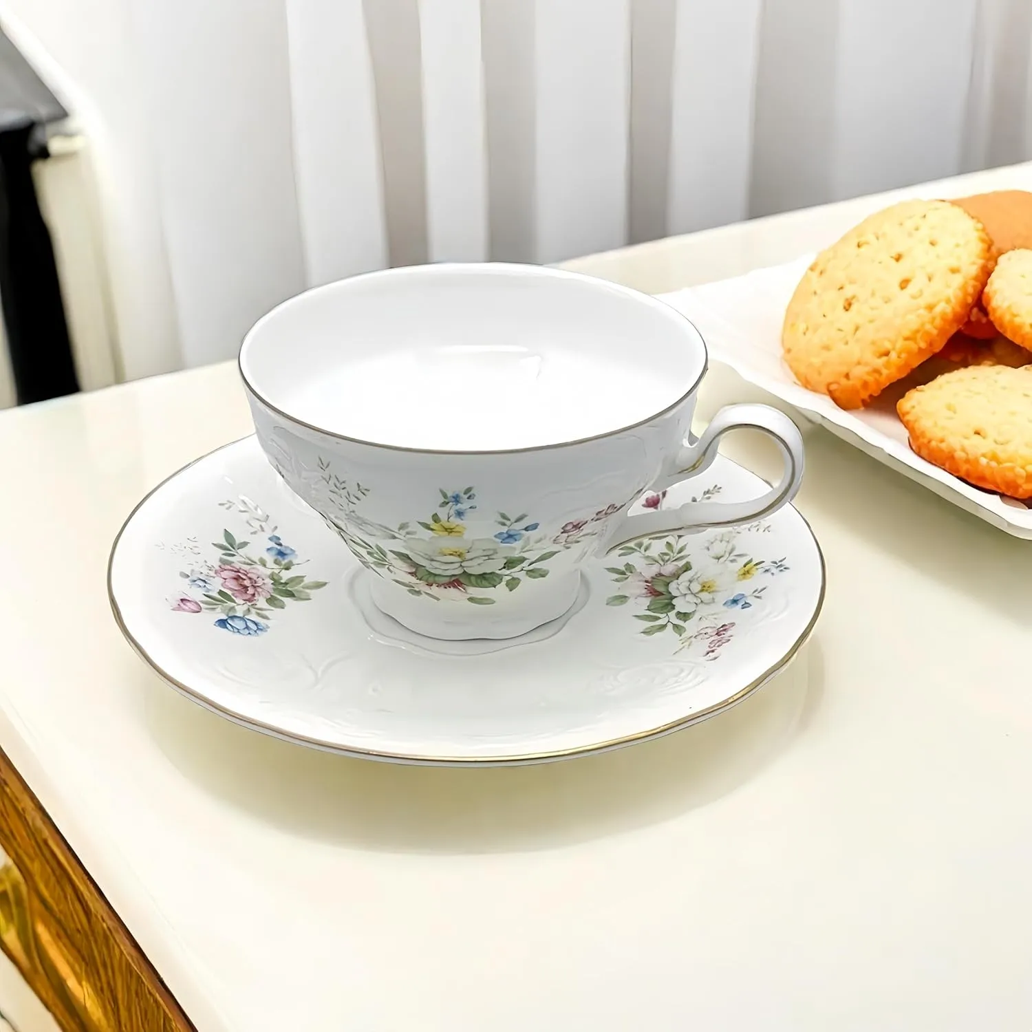 GOMMO Vintage Style Bone China Tea Cup and Saucer Set for 1, English Elegant Bone China Tea Cup, 7 oz Cappuccino Espresso Latte Cup Mug (1, White Floral)