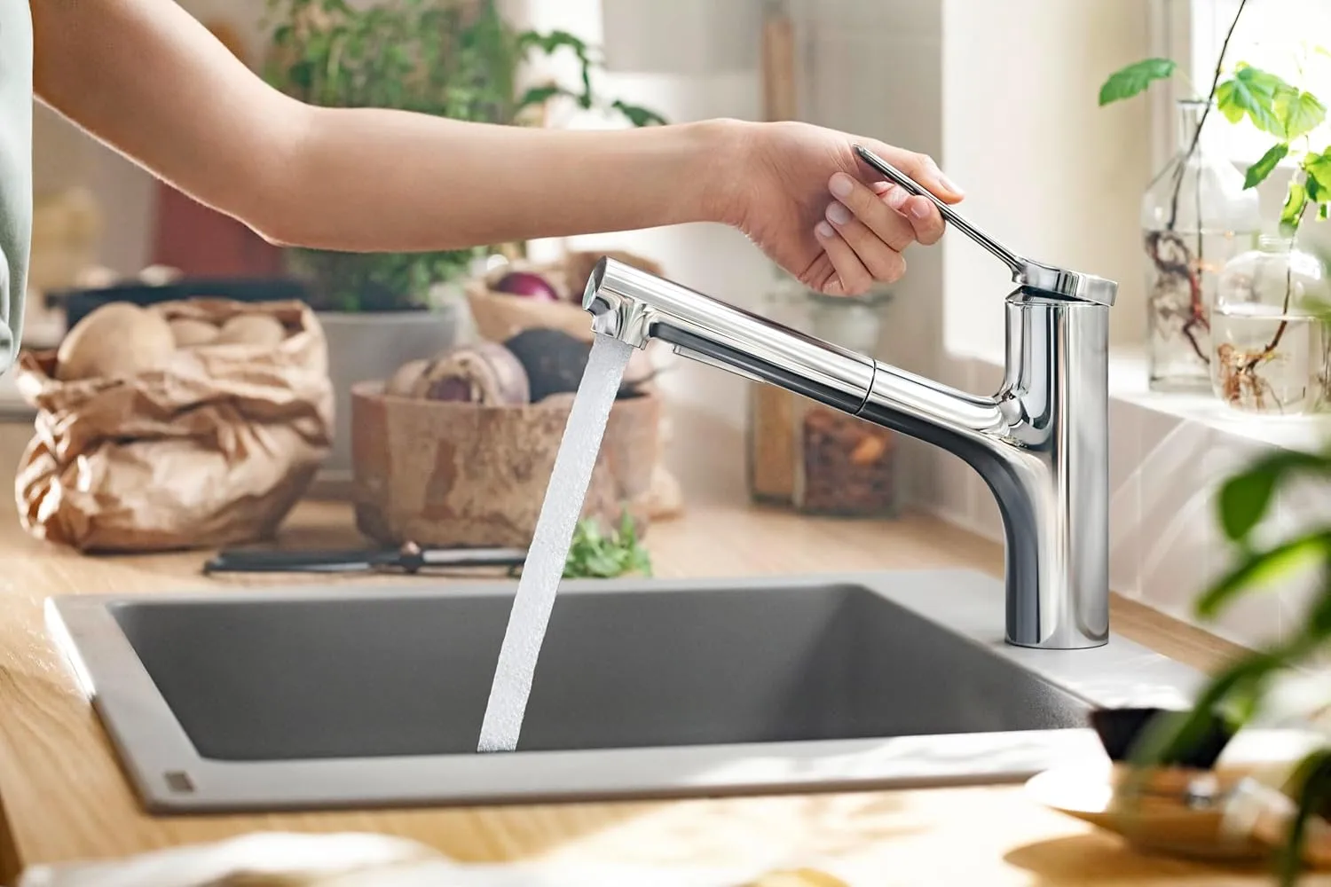 hansgrohe Zesis Chrome Single-Handle Kitchen Faucet, Kitchen Faucets with Pull Out Sprayer, Faucet for Kitchen Sink, Chrome 74800001