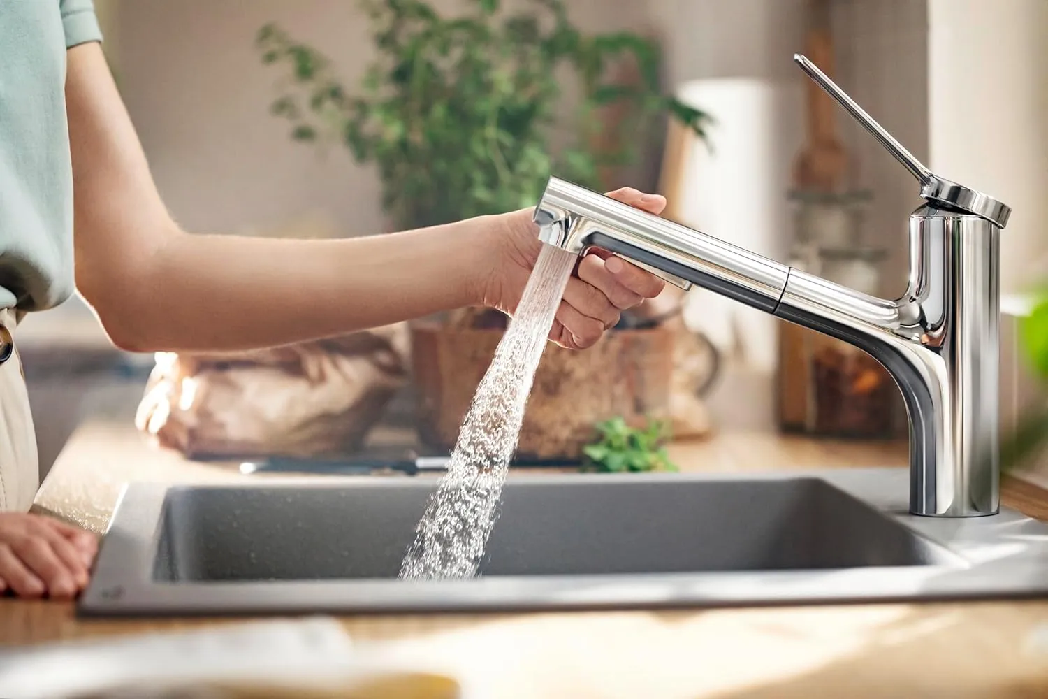 hansgrohe Zesis Chrome Single-Handle Kitchen Faucet, Kitchen Faucets with Pull Out Sprayer, Faucet for Kitchen Sink, Chrome 74800001