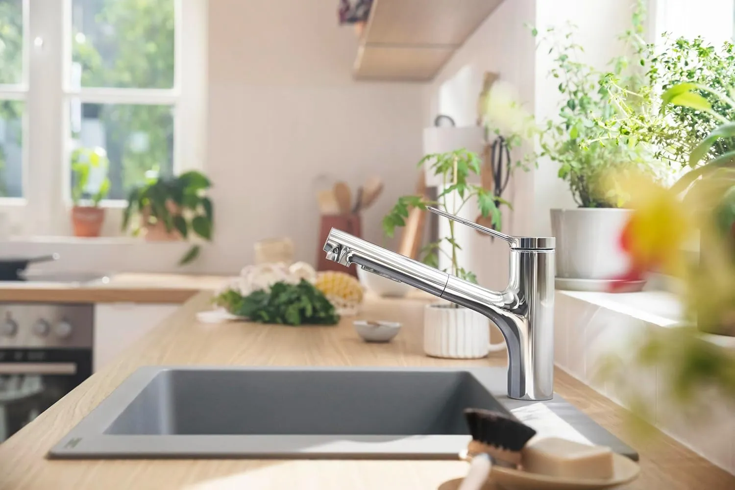 hansgrohe Zesis Chrome Single-Handle Kitchen Faucet, Kitchen Faucets with Pull Out Sprayer, Faucet for Kitchen Sink, Chrome 74800001