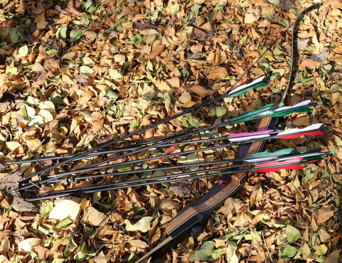 LWANO 31" Carbon Hunting Arrows Archery Target Practice Arrows with 5" Turkey Feathers Spine 500 for Recurve Bow and Compound Bow(Pack of 12)