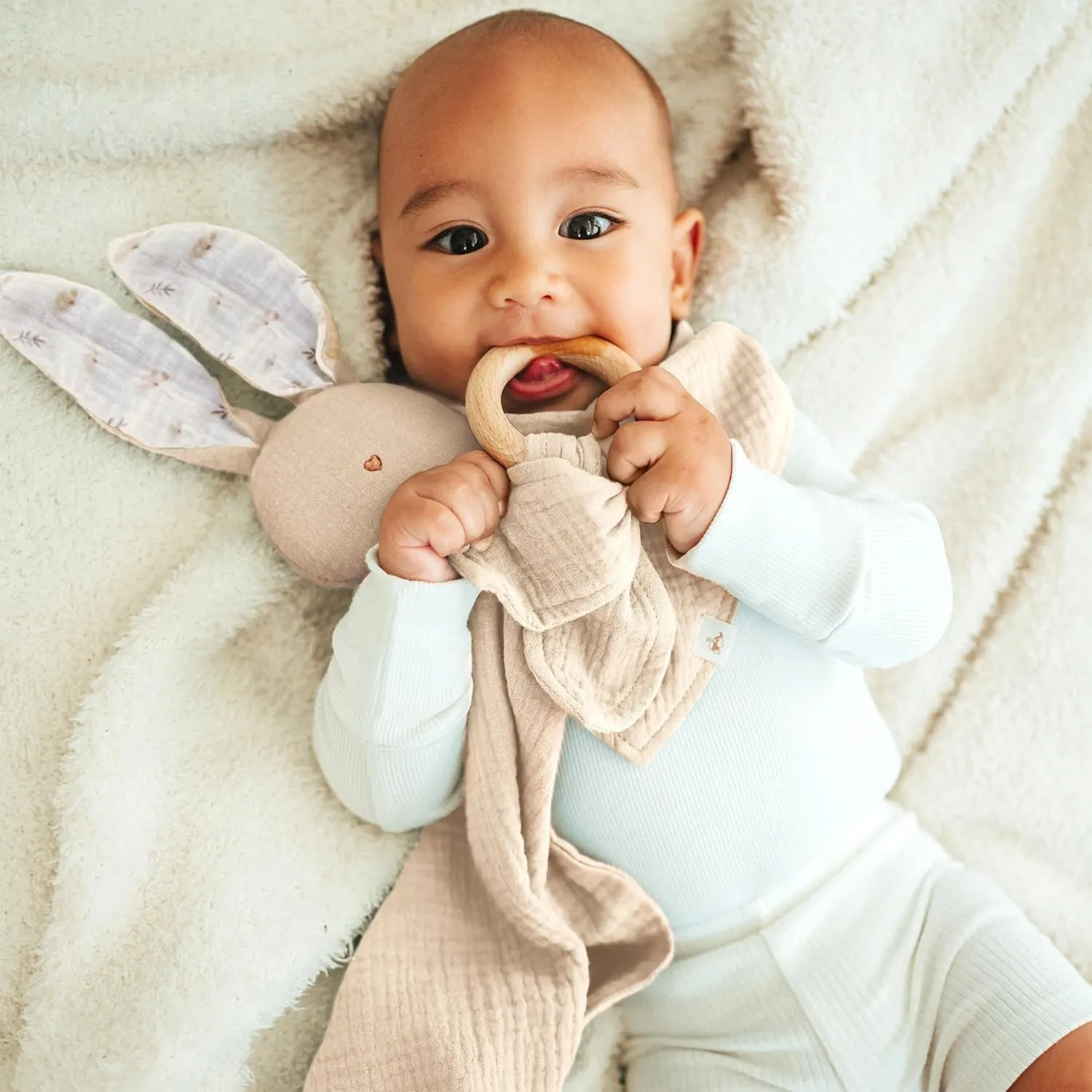 Mikito Organic Cotton Newborn Gift Box, Unisex Baby Gift Set incl. Muslin Lovey Comforter   Bandana Bib   Wooden Teether   Birth Announcement Sign