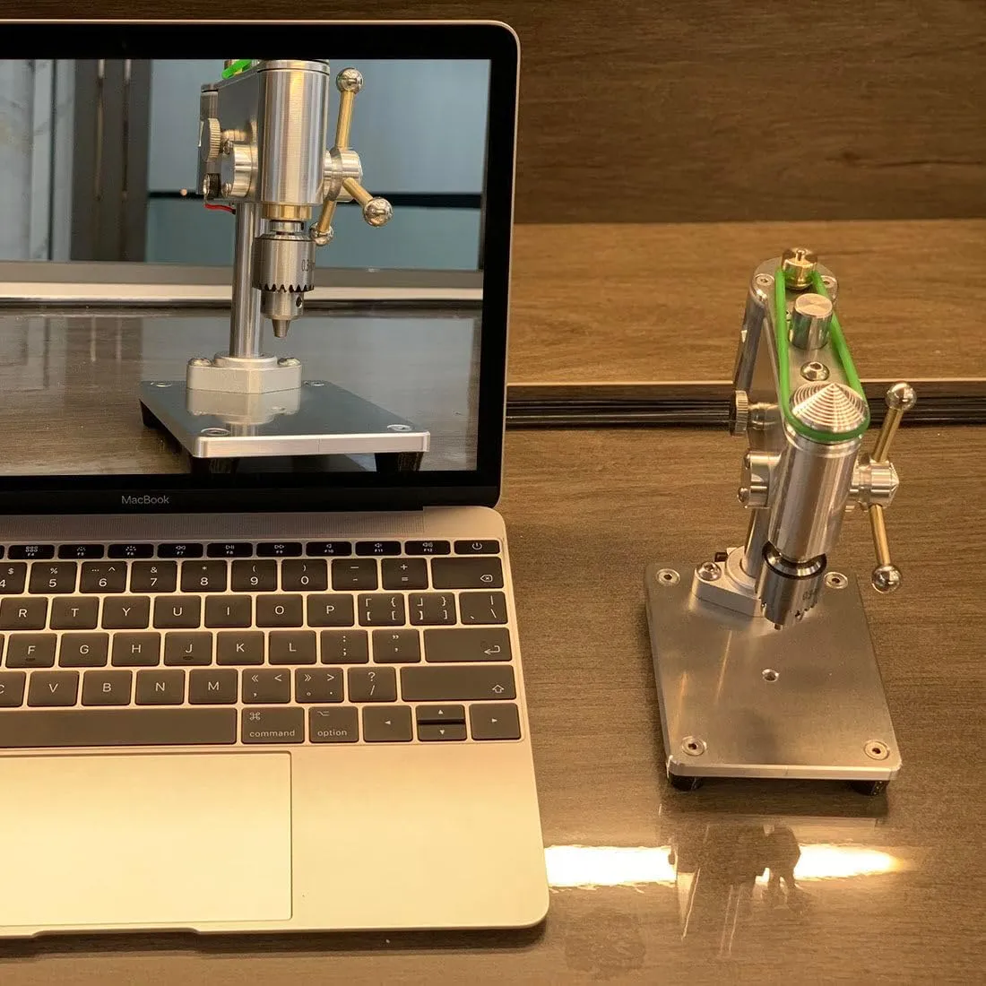 Mini Bench Drill Press Drilling Machine, Mini Desktop Mechanical Bench Drilling Machine for Model Crafts DIY Tool, Small Bench DIY Metal Small Bench Drill High Precision
