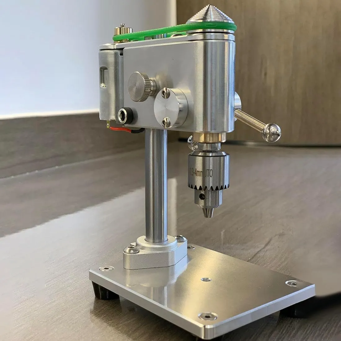 Mini Bench Drill Press Drilling Machine, Mini Desktop Mechanical Bench Drilling Machine for Model Crafts DIY Tool, Small Bench DIY Metal Small Bench Drill High Precision