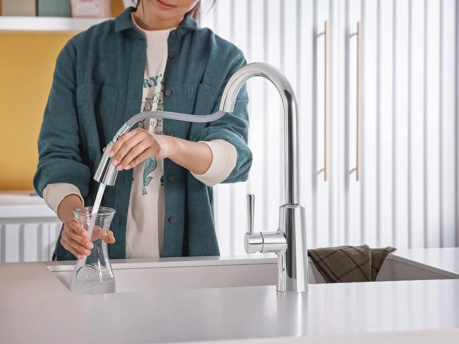 Moen Riley Chrome One-Handle Pulldown Kitchen Faucet Featuring Power Boost for a Faster Clean and Reflex Docking System for the Spray Head, Modern Kitchen Sink Faucet, 7402C