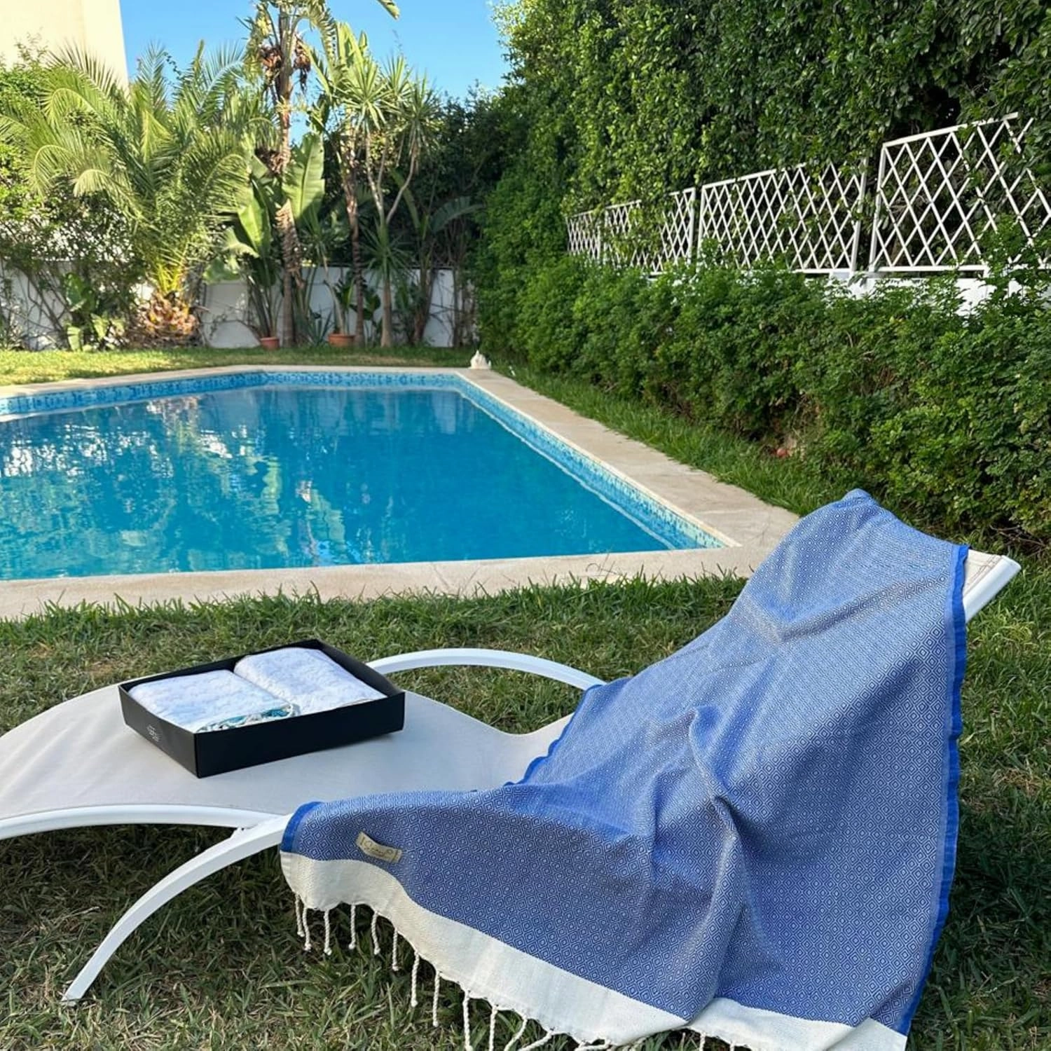 Suavy | Pack of 2 | Turkish Beach Towels | Sand-Free Quick Dry Towels | Turkish Handmade Bath Towels in Elegant Gift Box, Perfect for Beach, Picnic, Bathroom, Pool, and Travel | Royal Blue & Red