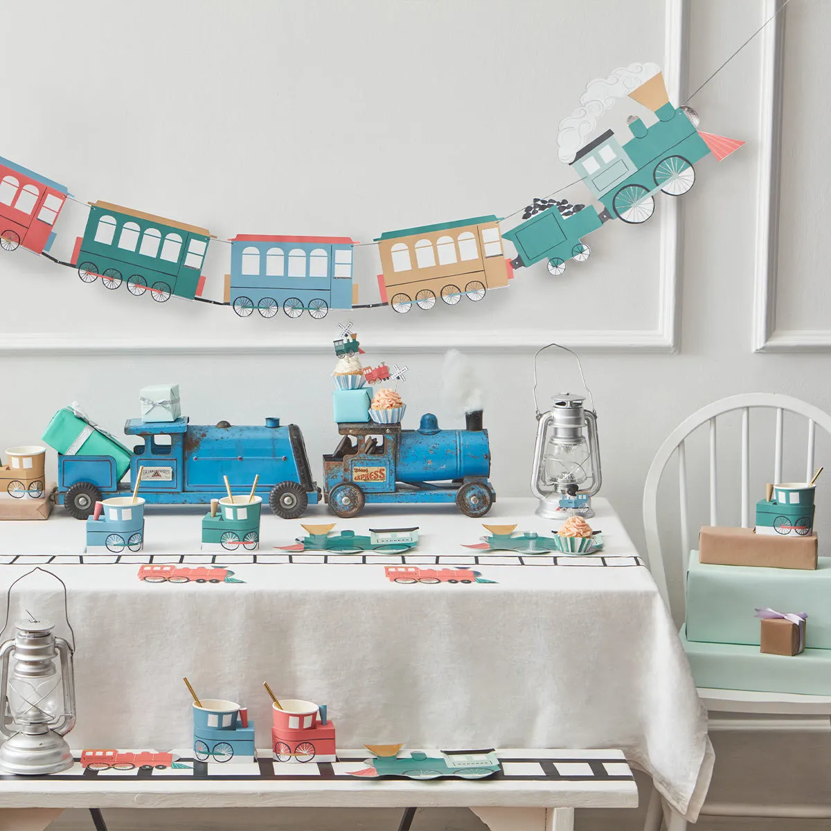 TRAIN GARLAND